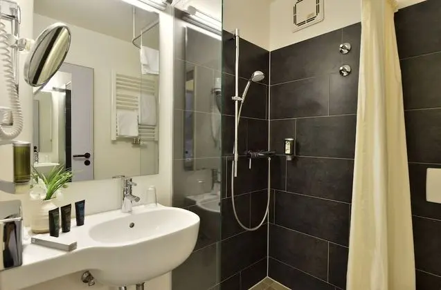 Basic Tek Kişilik Oda, 1 Büyük (Queen) Boy Yatak