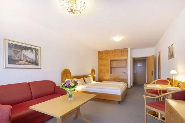 Comfort Oda, 1 Büyük (Queen) Boy Yatak ve Çekyat, Balkon, Bahçe Manzaralı