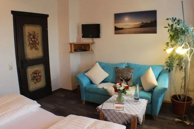 Tek Büyük Yataklı Oda (Schulhauszimmer)