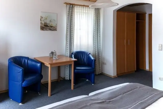 Standard Büyük Yataklı Tek Kişilik Oda (Landhotel)