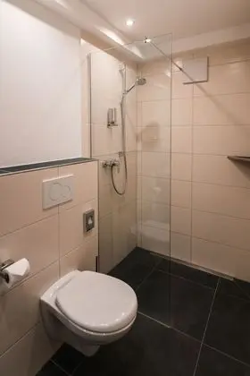 Büyük Yataklı Tek Kişilik Oda