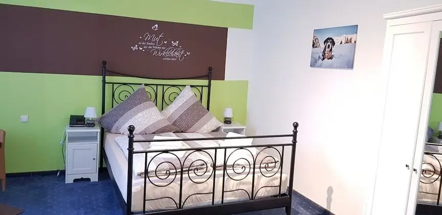 Standard Tek Büyük Yataklı Oda