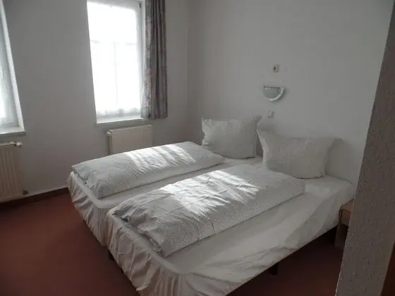 Basic Tek Büyük veya İki Ayrı Yataklı Oda