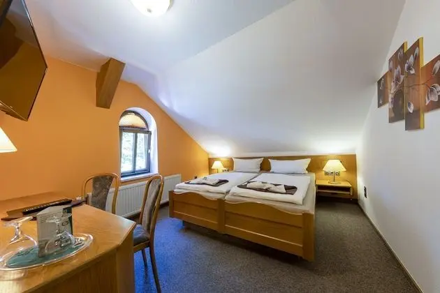 Büyük Yataklı Tek Kişilik Oda