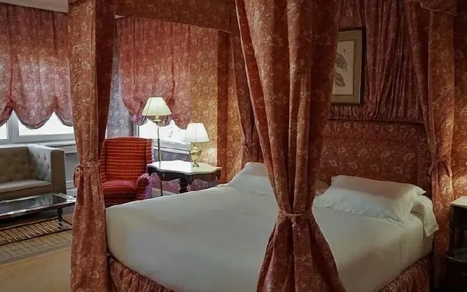 Standard Tek Büyük Yataklı Oda