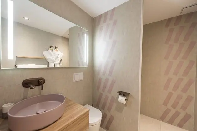 Tek Büyük Yataklı Oda (Bougainville)