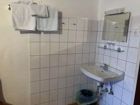 Tek Kişilik Oda, Ortak Banyo