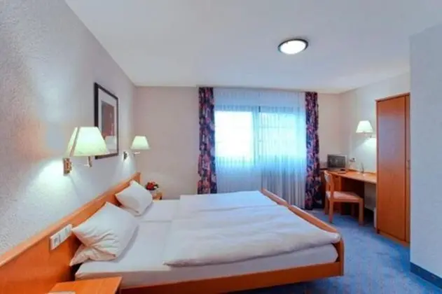 Comfort Tek Büyük veya İki Ayrı Yataklı Oda