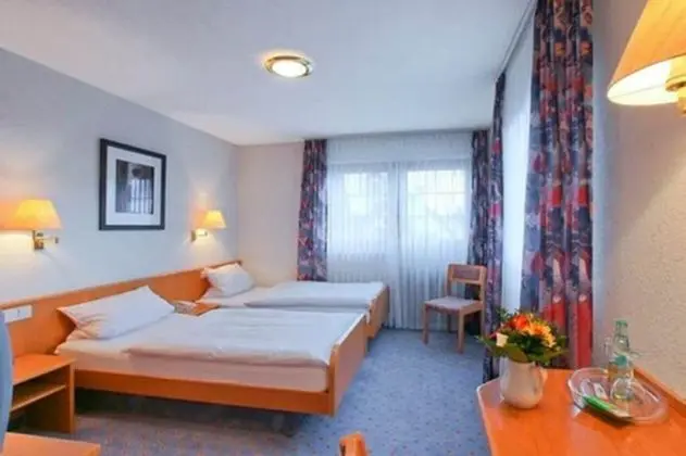 Comfort Tek Büyük veya İki Ayrı Yataklı Oda