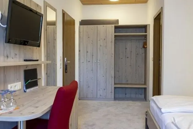 Tek Kişilik Oda, Sigara İçilmez, Buzdolabı