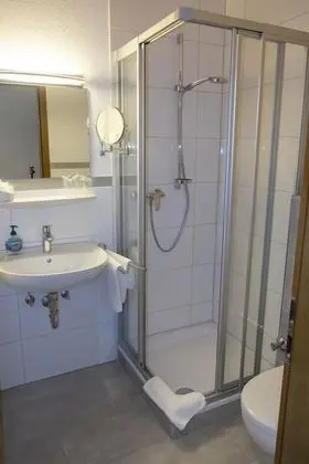 Tek Kişilik Oda, Sigara İçilmez, Buzdolabı