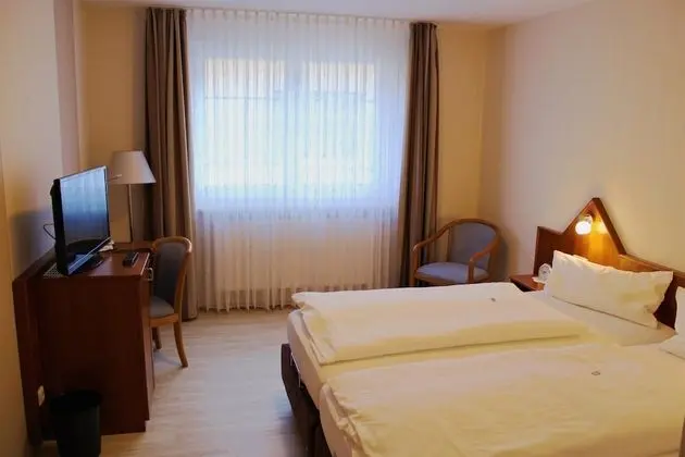 Classic Tek Büyük Yataklı Oda