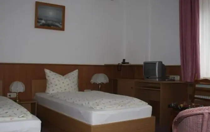 Basic Tek Büyük Yataklı Oda