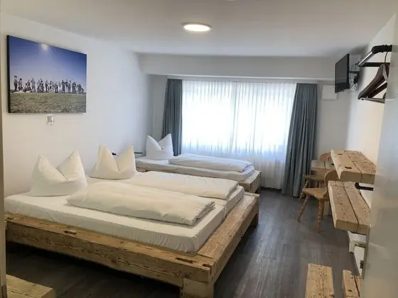 Basic Üç Kişilik Oda, Ortak Banyo