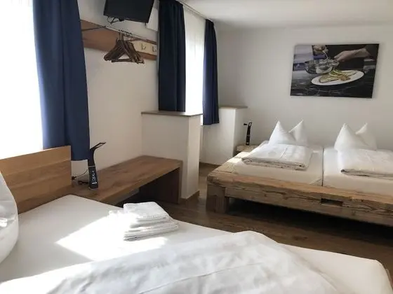 Basic Üç Kişilik Oda, Ortak Banyo