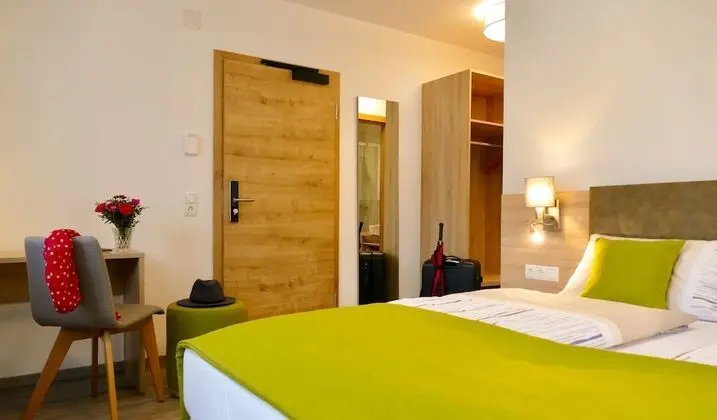 Standard Tek Büyük Yataklı Oda