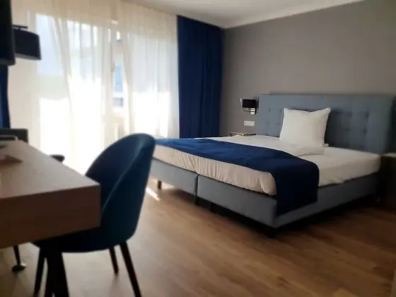 Business Tek Büyük Yataklı Oda