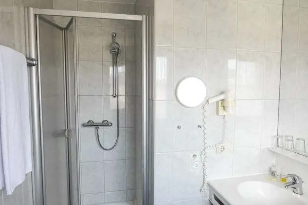 Business Tek Büyük Yataklı Oda