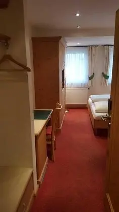 Classic Tek Büyük Yataklı Oda
