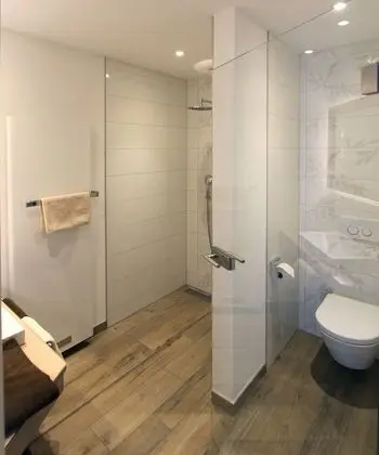 Comfort Tek Büyük Yataklı Oda, Engellilere Uygun, Banyolu/Duşlu