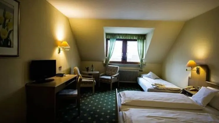 Classic Üç Kişilik Oda, 1 Büyük (Queen) Boy Yatak ve Çekyat