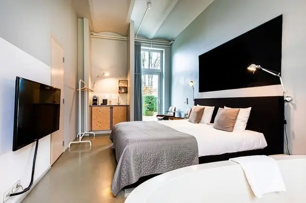 SStandard room with bath in coach house 2p.