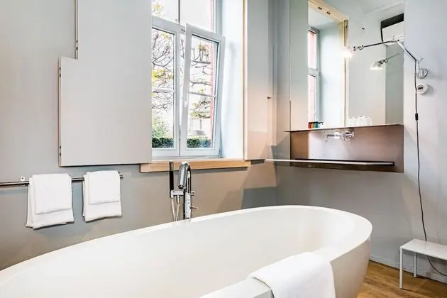 SStandard room with bath in coach house 2p.