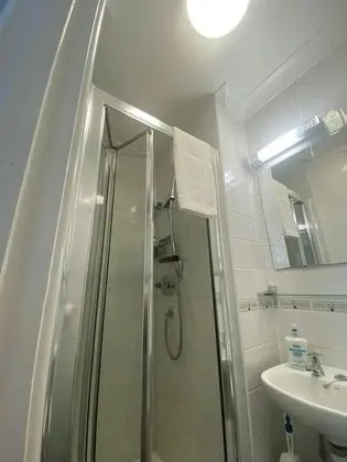 Comfort Tek Büyük Yataklı Oda, Banyolu/Duşlu, Avlu Manzaralı