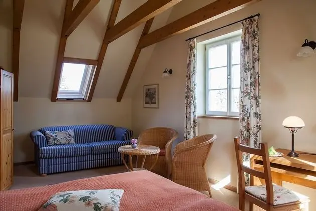 Büyük Yataklı Tek Kişilik Oda