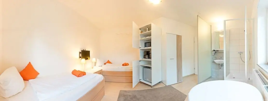 Double Room, Ensuite Shower, Shared WC