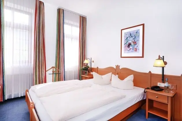 Standard Tek Büyük Yataklı Oda, Avlu Manzaralı, Bahçeli