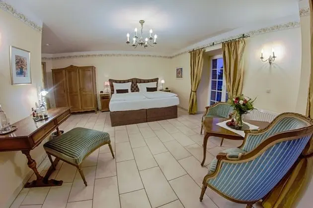 Classic Tek Büyük Yataklı Oda