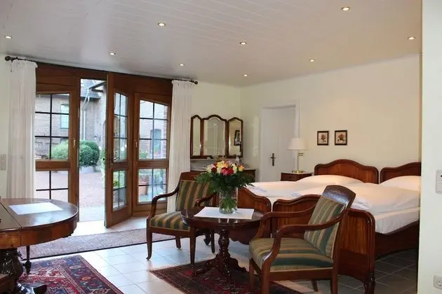 Classic Tek Büyük Yataklı Oda