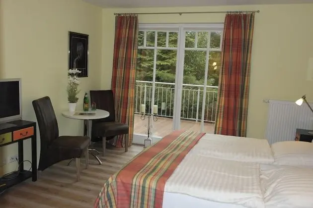 Büyük Yataklı Tek Kişilik Oda