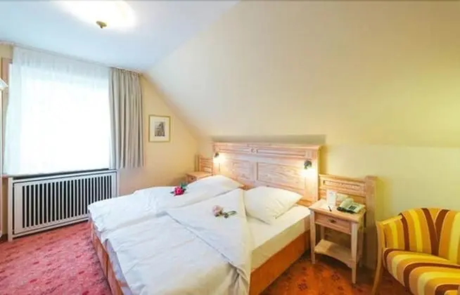 Büyük Yataklı Tek Kişilik Oda