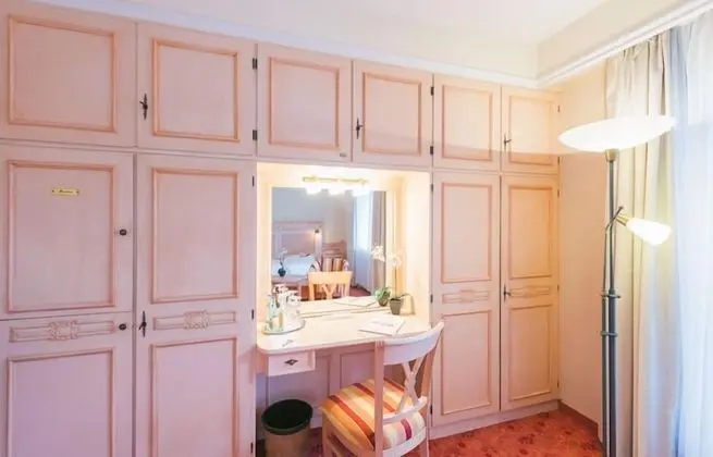 Büyük Yataklı Tek Kişilik Oda