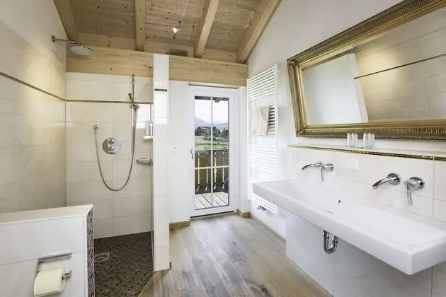 Tek Büyük Yataklı Oda, Balkon, Dağ Manzaralı