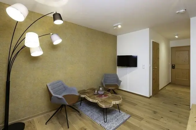 Tek Büyük Yataklı Oda, Balkon, Dağ Manzaralı