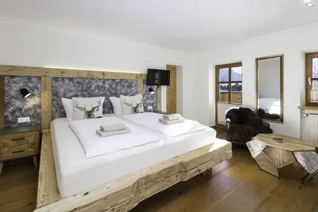 Tek Büyük Yataklı Oda, Balkon, Dağ Manzaralı
