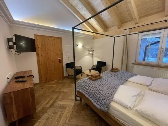 Tek Büyük Yataklı Oda, Balkon, Dağ Manzaralı