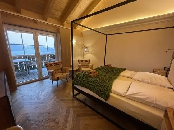 Tek Büyük Yataklı Oda, Balkon, Dağ Manzaralı