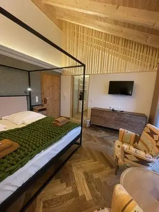 Tek Büyük Yataklı Oda, Balkon, Dağ Manzaralı