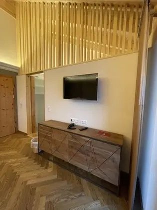 Tek Büyük Yataklı Oda, Balkon, Dağ Manzaralı
