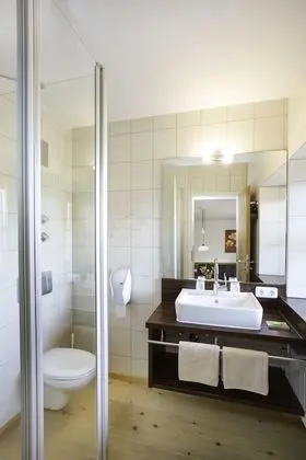 Tek Büyük Yataklı Oda, Balkon, Dağ Manzaralı