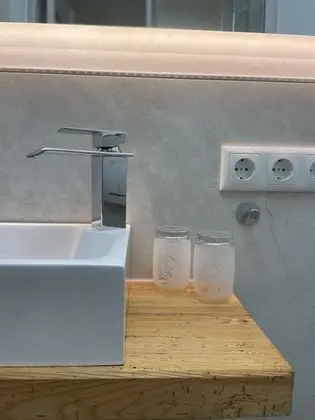 Tek Büyük Yataklı Oda, Balkon, Dağ Manzaralı