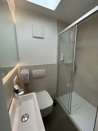 Tek Büyük Yataklı Oda, Balkon, Dağ Manzaralı