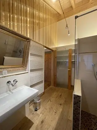 Tek Büyük Yataklı Oda, Balkon, Dağ Manzaralı