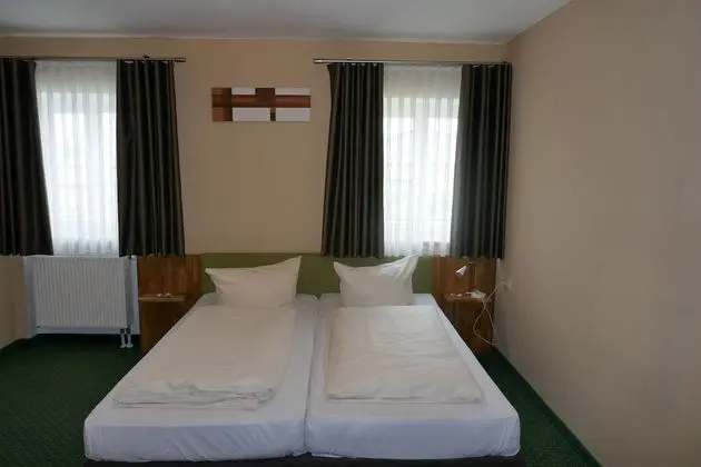 Basic Tek Büyük Yataklı Oda