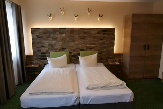 Basic Tek Büyük Yataklı Oda