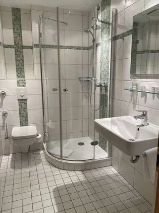 Büyük Yataklı Tek Kişilik Oda